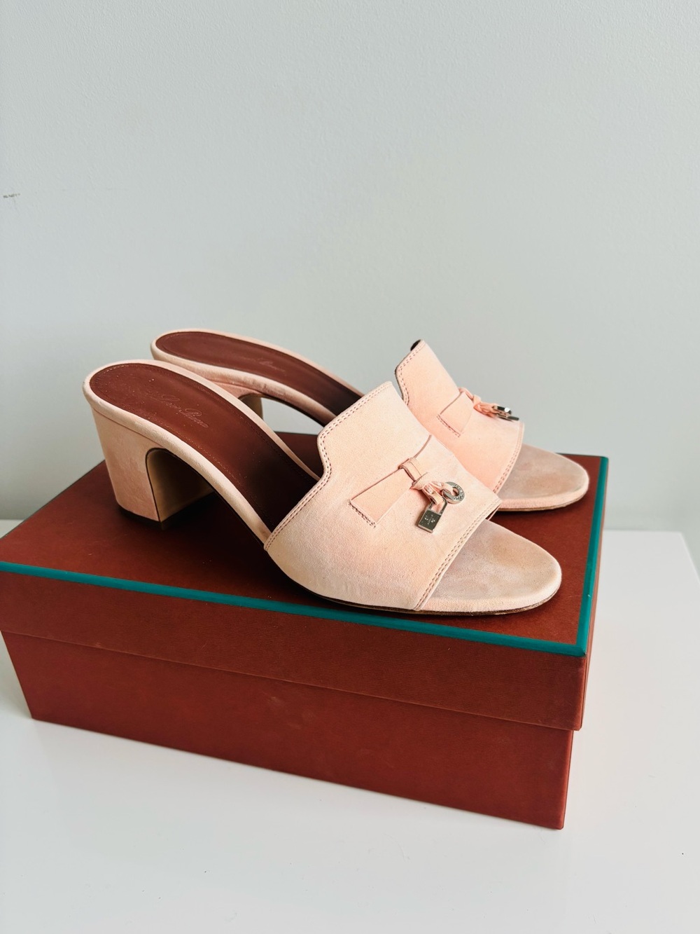 Loro Piana Pink Suede Heels 40